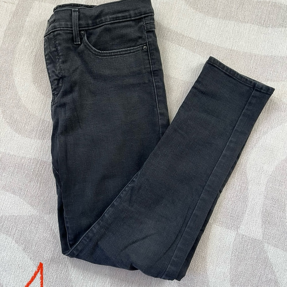 Levi’s, 311 Shaping Skinny in black, size 29